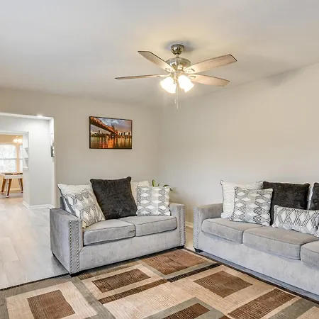 3 Mi To Dtwn Fayetteville Home With Pool Table